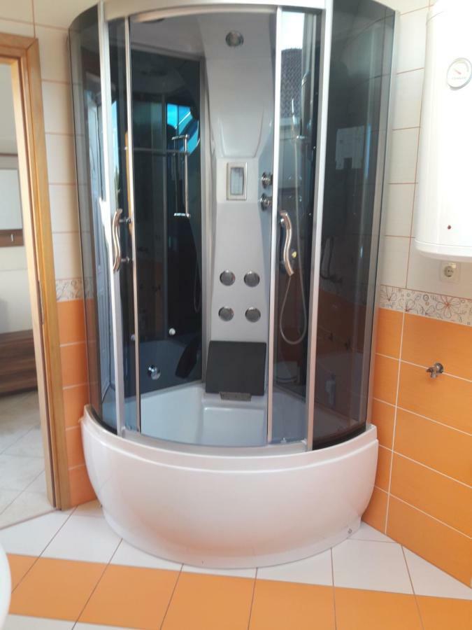 Apartmani Kuzmic วรซี ภายนอก รูปภาพ