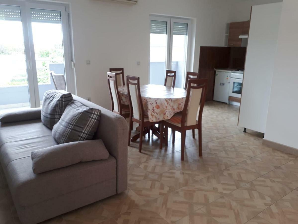 Apartmani Kuzmic วรซี ภายนอก รูปภาพ