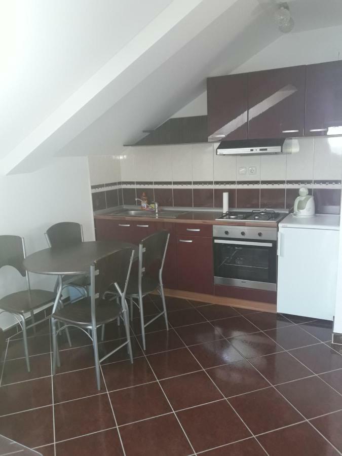 Apartmani Kuzmic วรซี ภายนอก รูปภาพ
