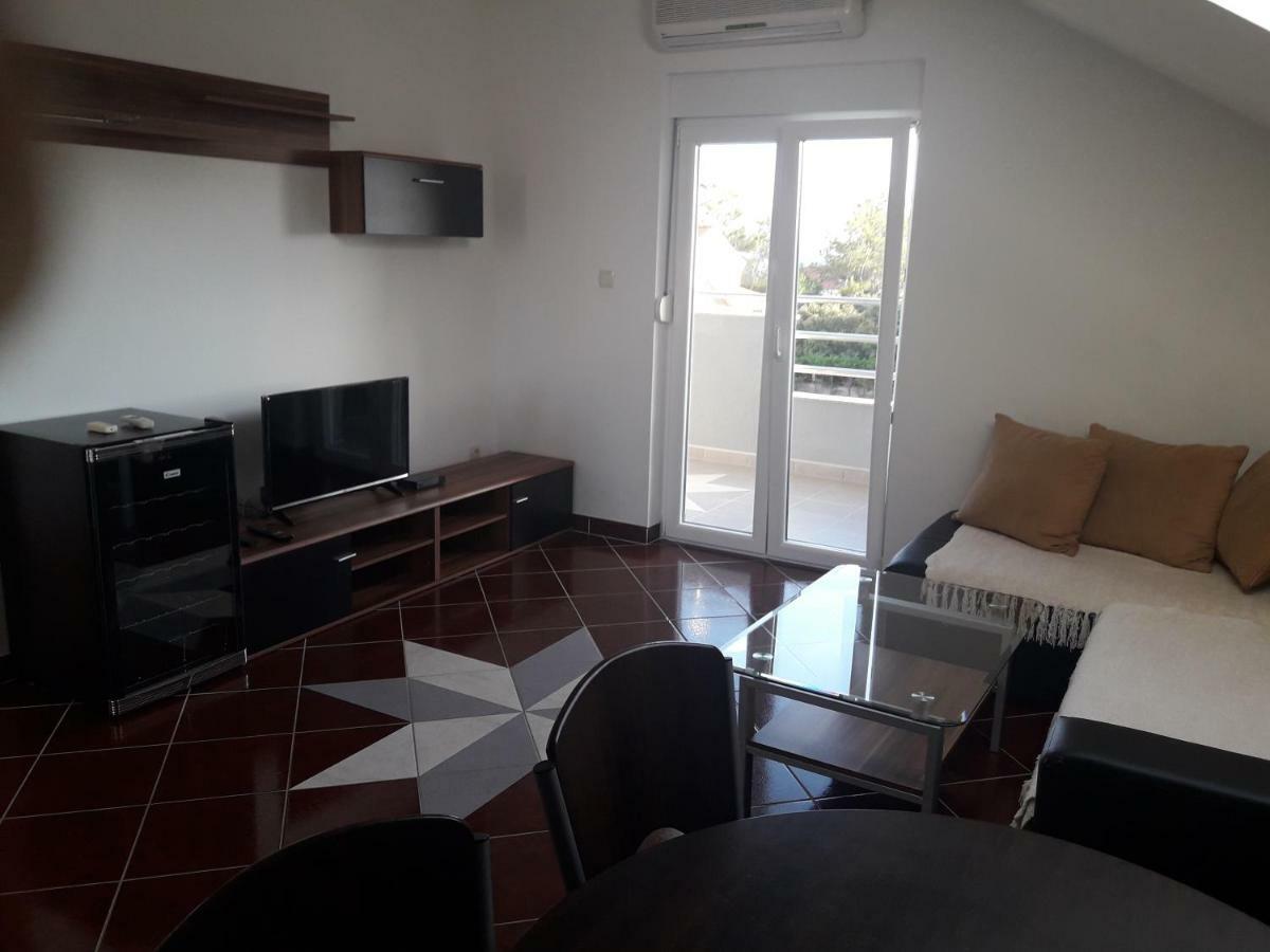 Apartmani Kuzmic วรซี ภายนอก รูปภาพ