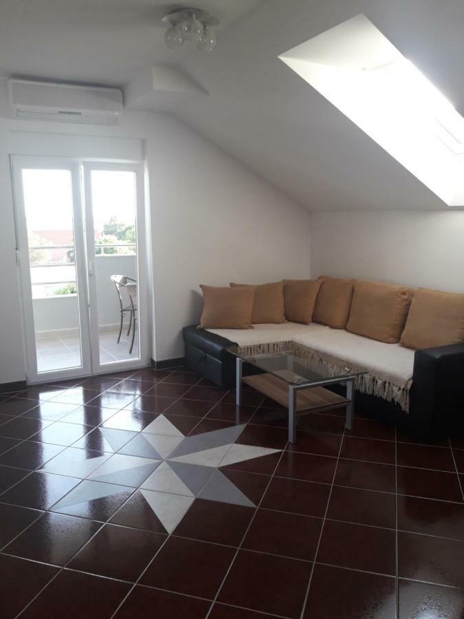 Apartmani Kuzmic วรซี ภายนอก รูปภาพ